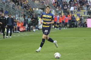 意媒：几支英超球队看上莱奥尼，帕尔马坚持要价4000万欧元