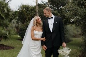 郎才女貌！掘金球员亨特-泰森大婚 球队官方送上祝福