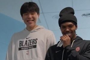 积极融入!开拓者参加社区关爱活动 杨瀚森多次出镜&面带笑容